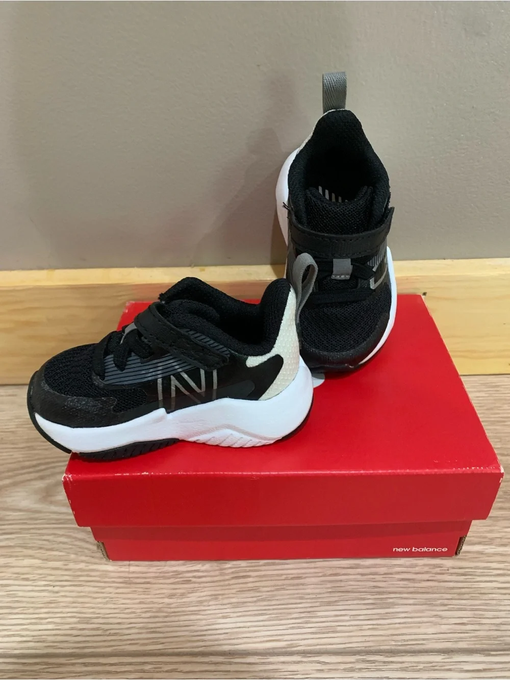 LIKE NEW New Balance baby Black and White Velcro Athletic Sneakers